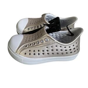 Wonder Nation Girls Size 5-6 Sneakers Shoes EVA Hole Sneakers Slip-On Gold New